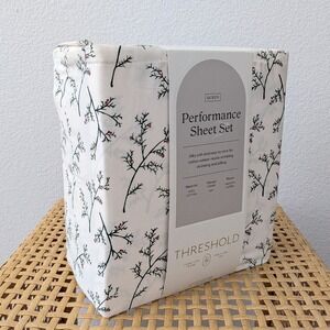 New Threshold Performance Sheets Set Holly Print 400 Thread Count Queen